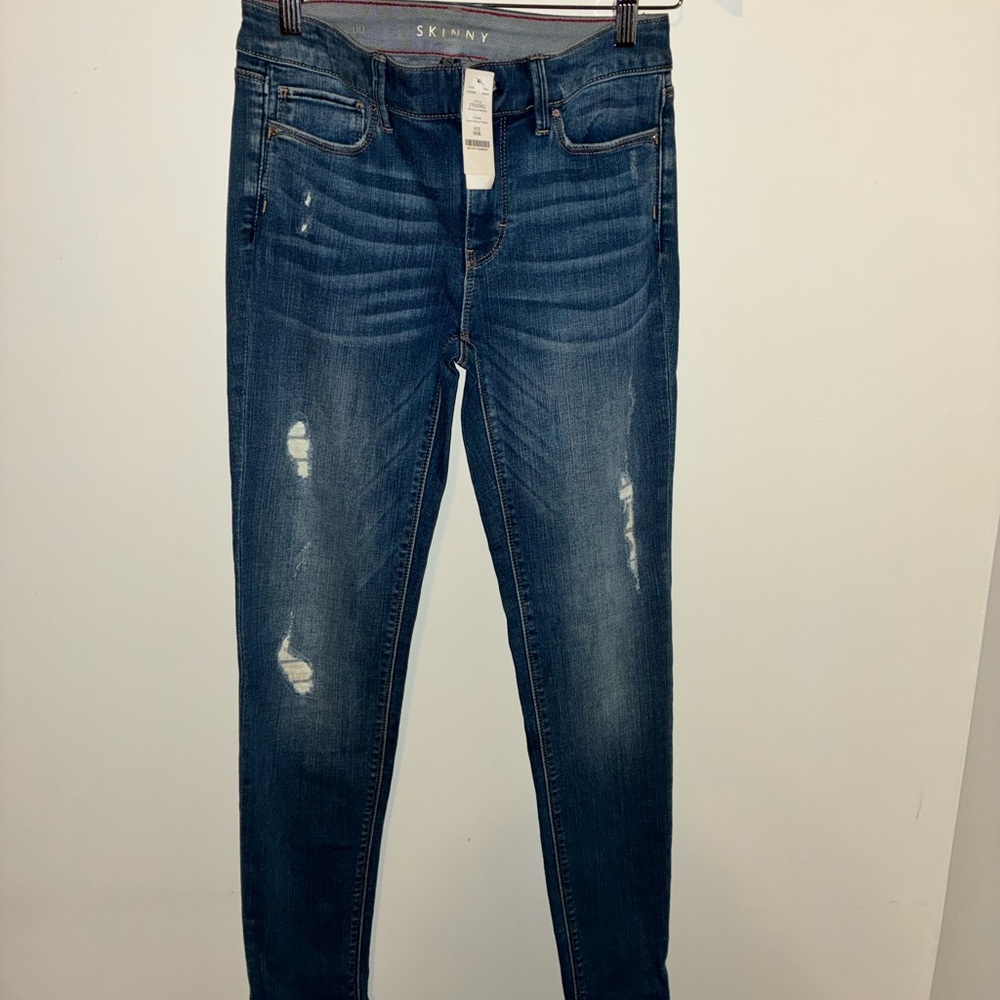 White House Black Market Skinny Jeans Size 00R Medium Wash NWT
Jeans